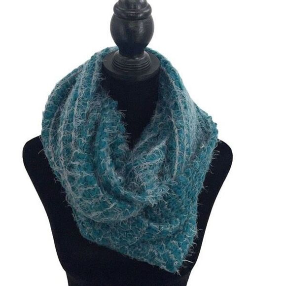 Olsenboye Womens Fuzzy Eyelash Knit infinity Scarf Teal OS‎ NWT - Picture 1 of 7